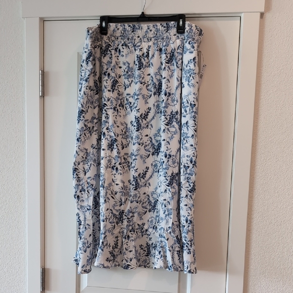 Dresses & Skirts - AB Studio Floral Blue and White Women's Skirt Size XXL NWT